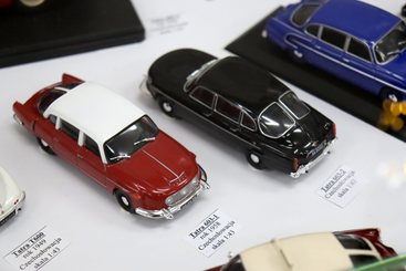 Duże zainteresowanie wystawą miniaturowych pojazdów w Bibliotece Miejskiej w Wieluniu. 9 maja spotkanie z jej właścicielem